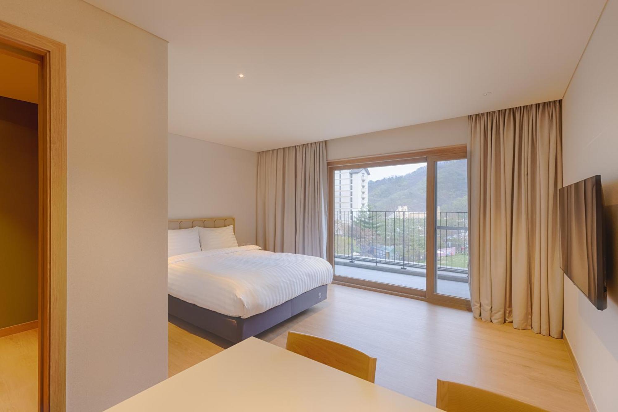 Sono Calm Vivaldipark Hotel Hongcheon Exterior photo