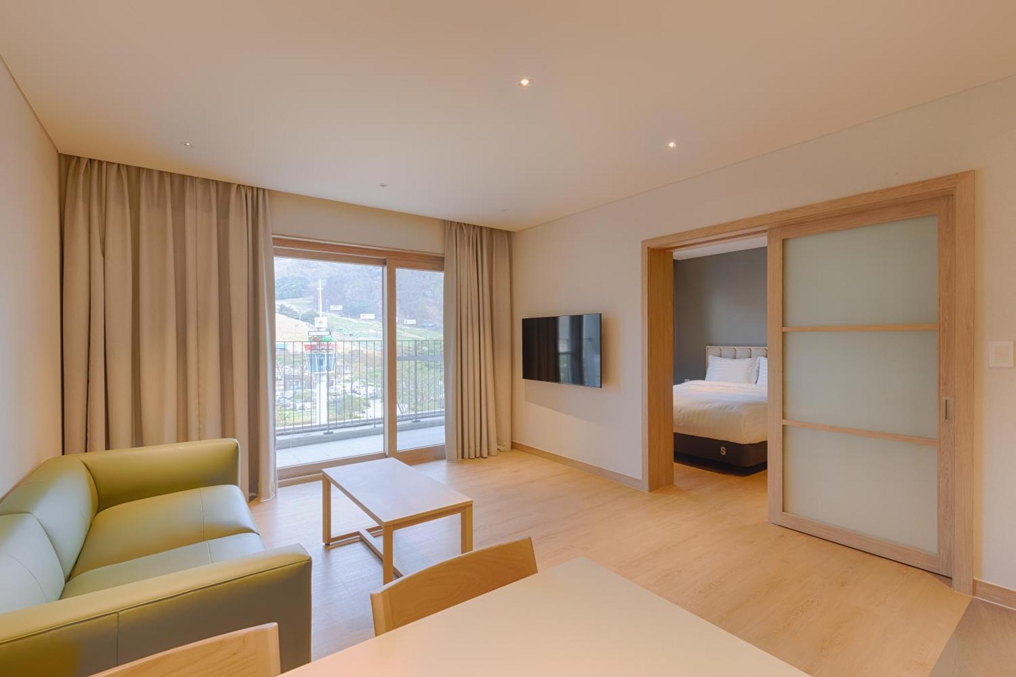 Sono Calm Vivaldipark Hotel Hongcheon Exterior photo